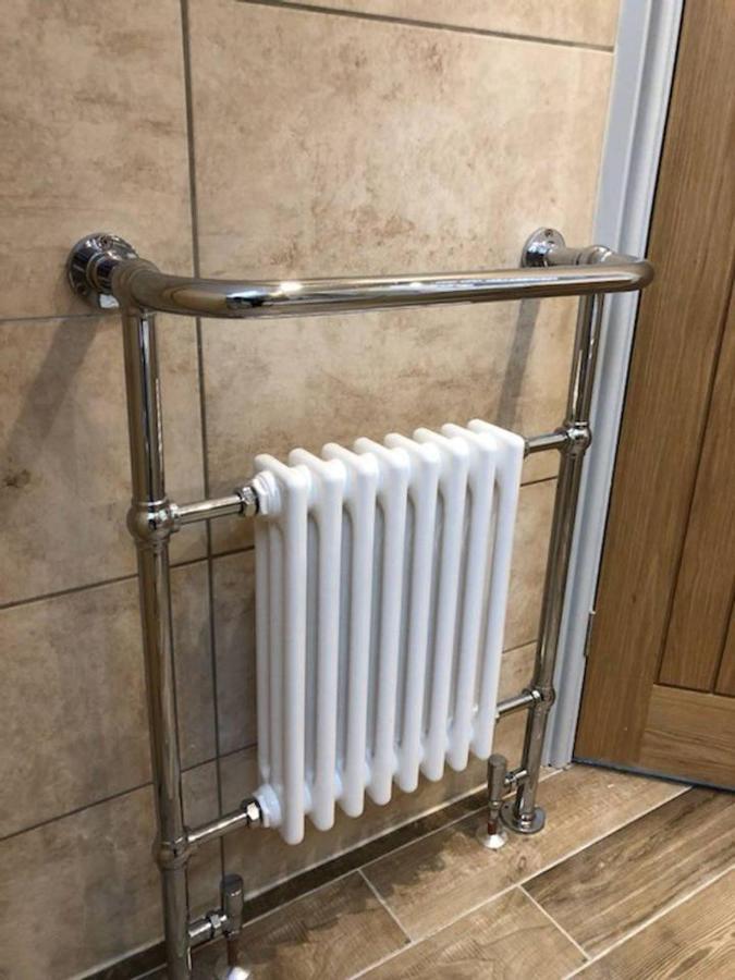 Stans Place Self Catering Cottage 马姆斯伯里 外观 照片
